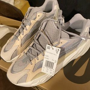 Adidas Yeezy Boost 700 Cream